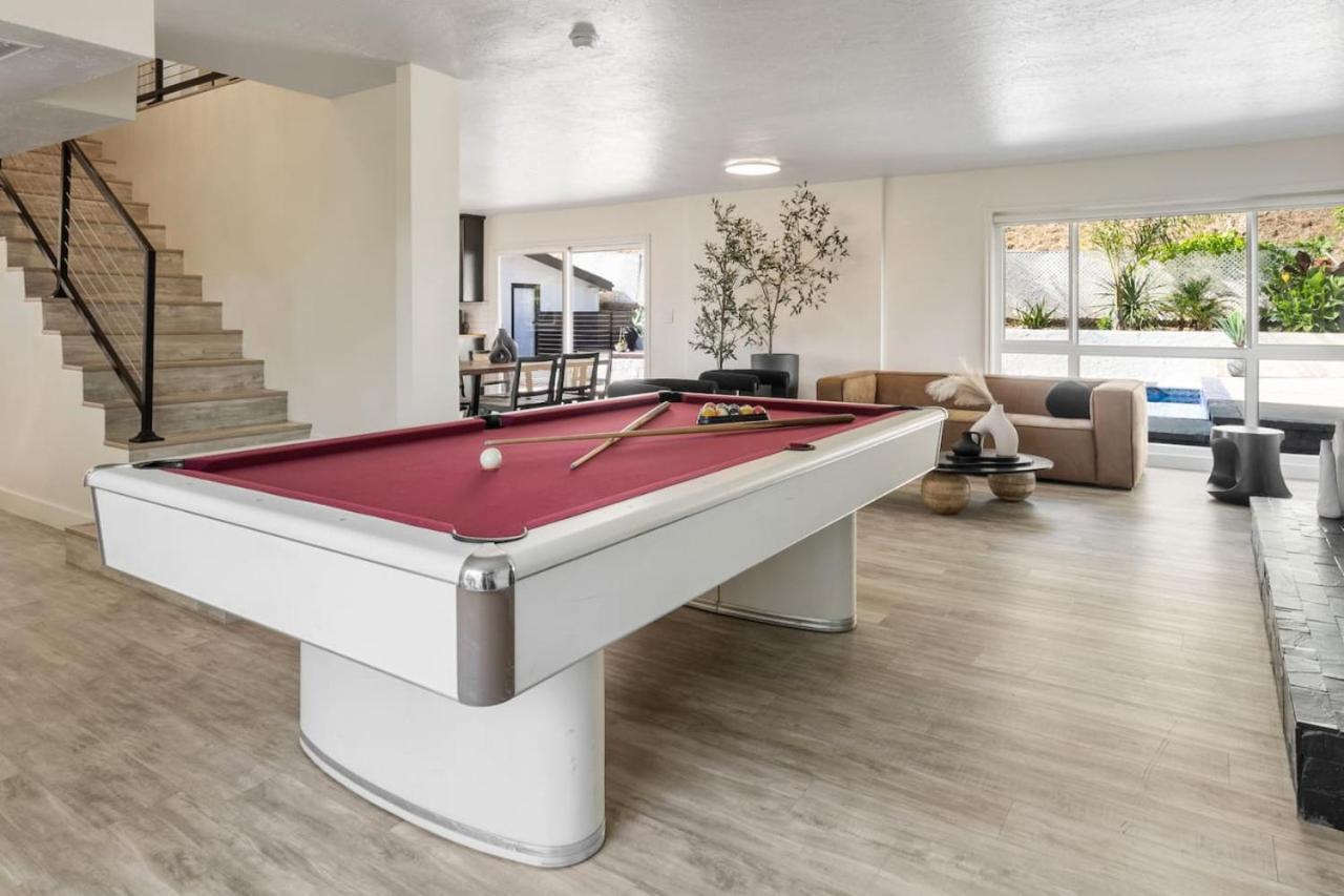 2-story Sanctuary - Spacious Hot Tub - Billiards *