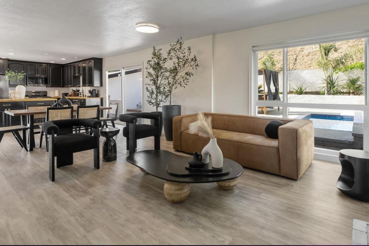 2-story Sanctuary - Spacious Hot Tub - Billiards Holiday home Los Angeles