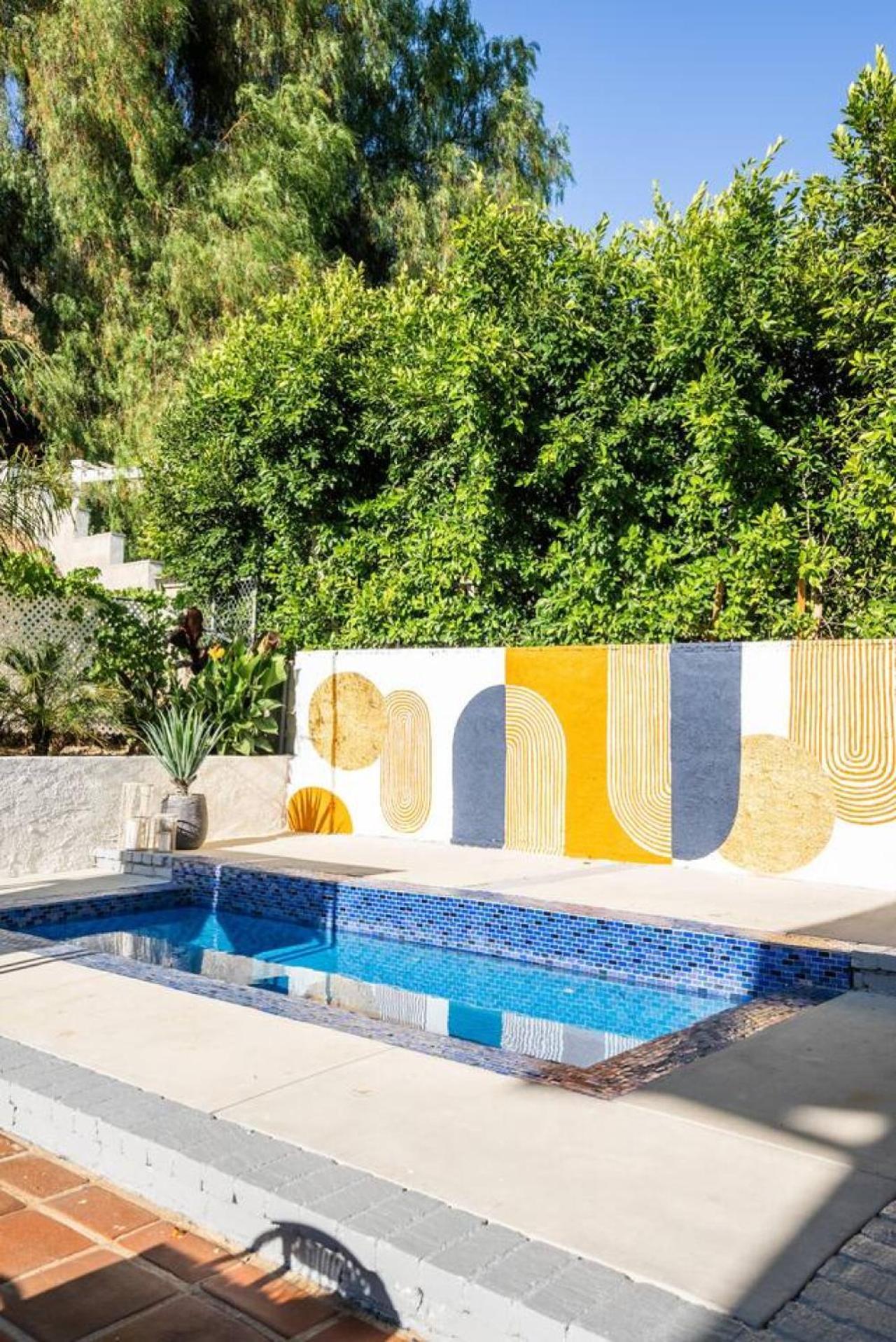 2-story Sanctuary - Spacious Hot Tub - Billiards *